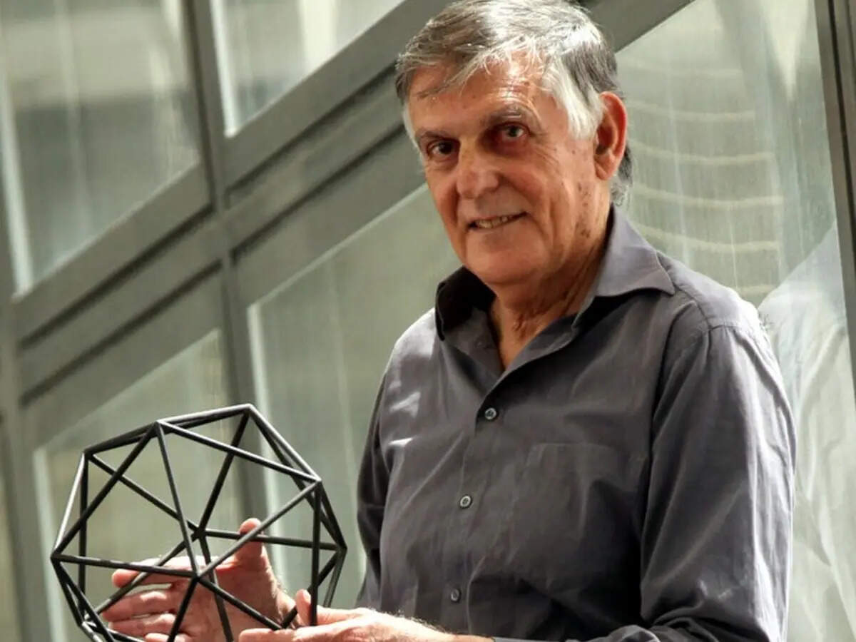 Shechtman’s 10-Fold Symmetry Note: alloy defied crystal rules; quasicrystals reshaped materials science