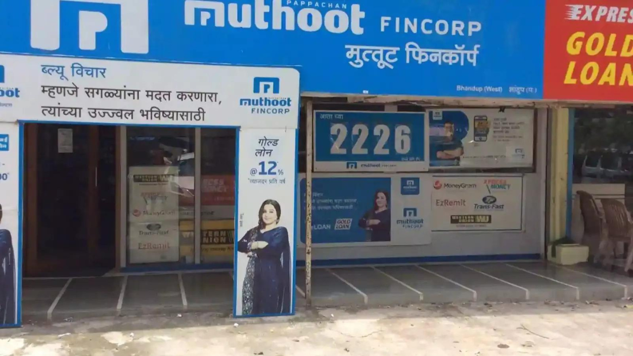 Muthoot eyes Rs 4,000 crore from IPO, share split