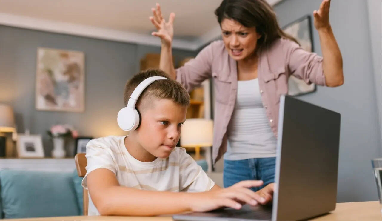Warning signs that a child may need more boundaries, the signs they're ready for more freedom and why open conversation matters more than strict monitoring​