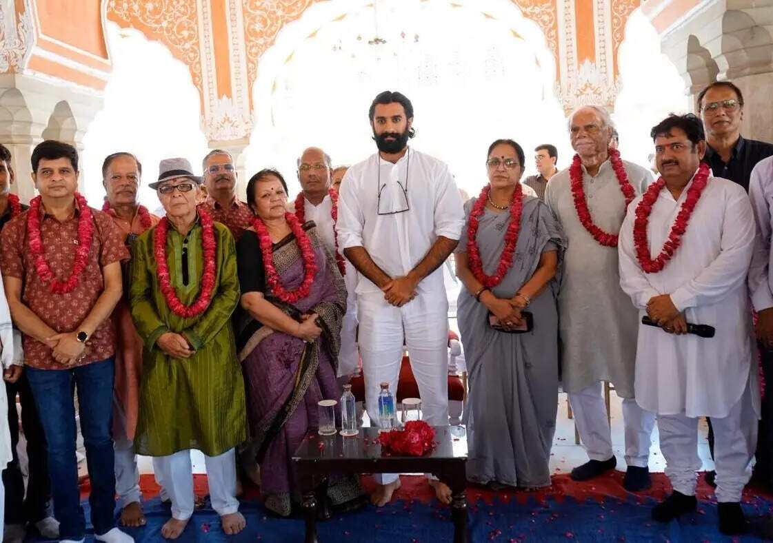 Chandradeep Singh Hada, R.D. Gaur, Dr. Jyoti Bharti Goswami, Sawai Padmanabh Singh, Dr. Madhu Bhatt Tailang, Dr. Nathulal Verma and Ramu Ramdev