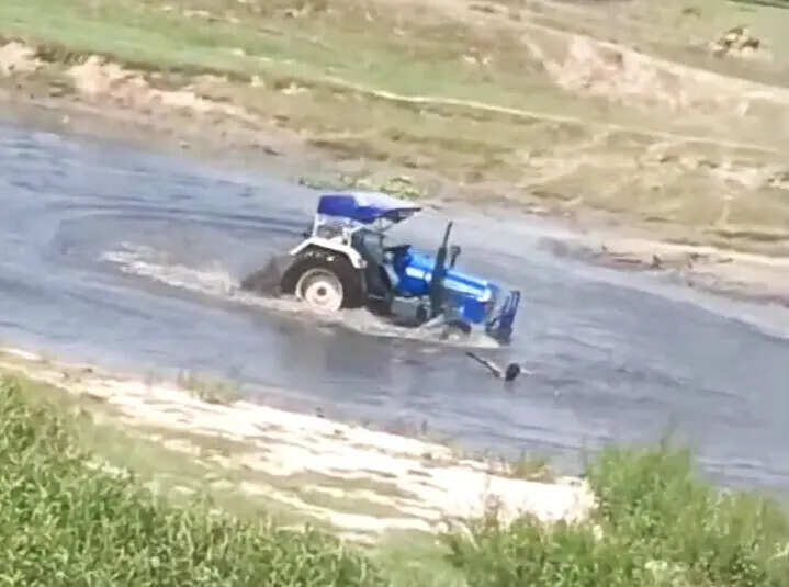2e4a26ce-792c-4ef9-be5e-9215a46ec434_The_driver_fell_off_the_tractor_while_the_tractor_in_gear_and_with_its_ignition_on_kept_moving_through_the_river_stream.jpg