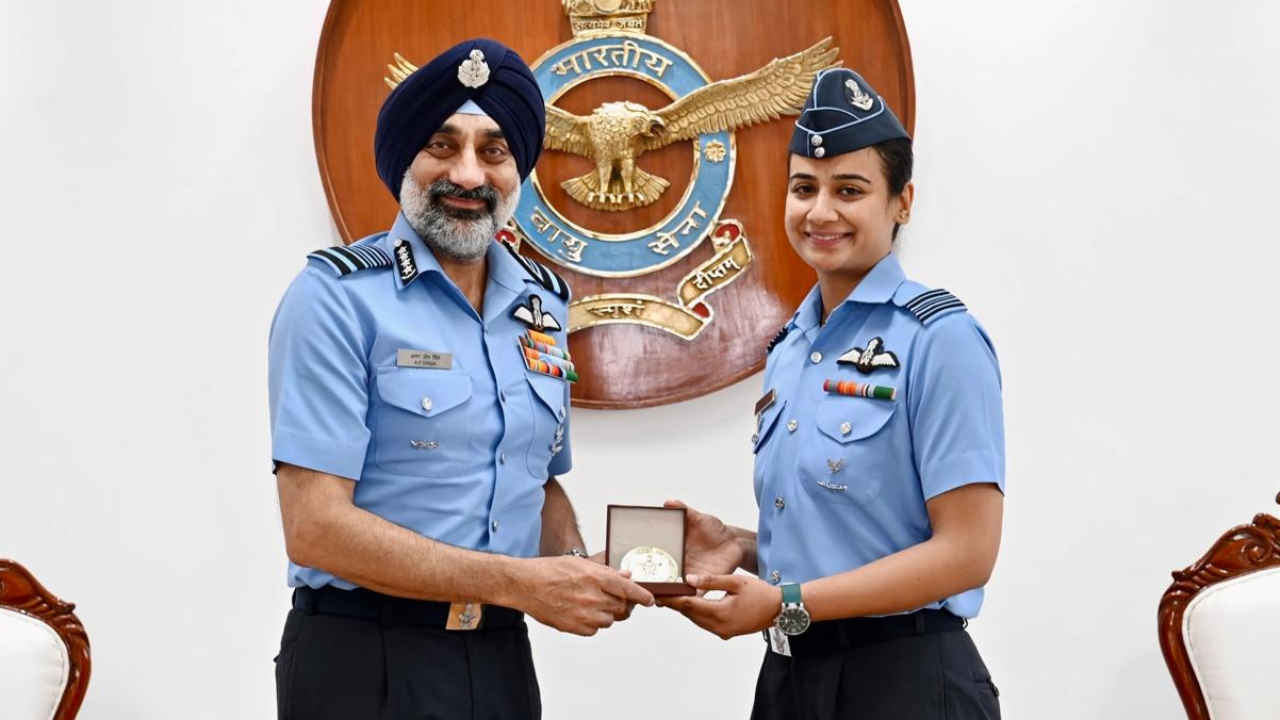Sqn Ldr Saanya makes history, becomes IAF’s first woman Cat-A qualified flying instructor