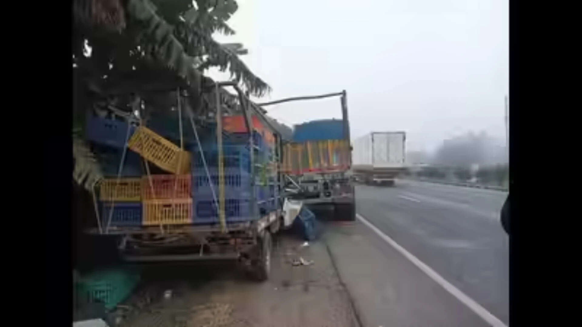 Truck on wrong side leads to 13 deaths in Maha