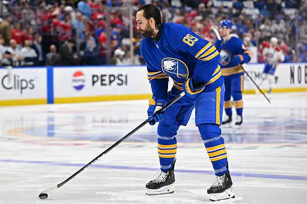 Oilers linked to Alex Tuch amid NHL free agency contract rumors