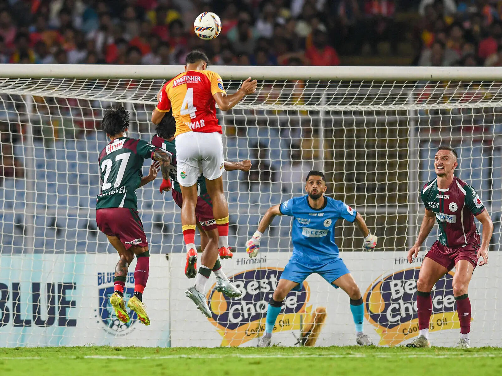 east-bengal-mohun-bagan-share-spoils-in-dramatic-1-1-isl-kolkata-derby.jpg