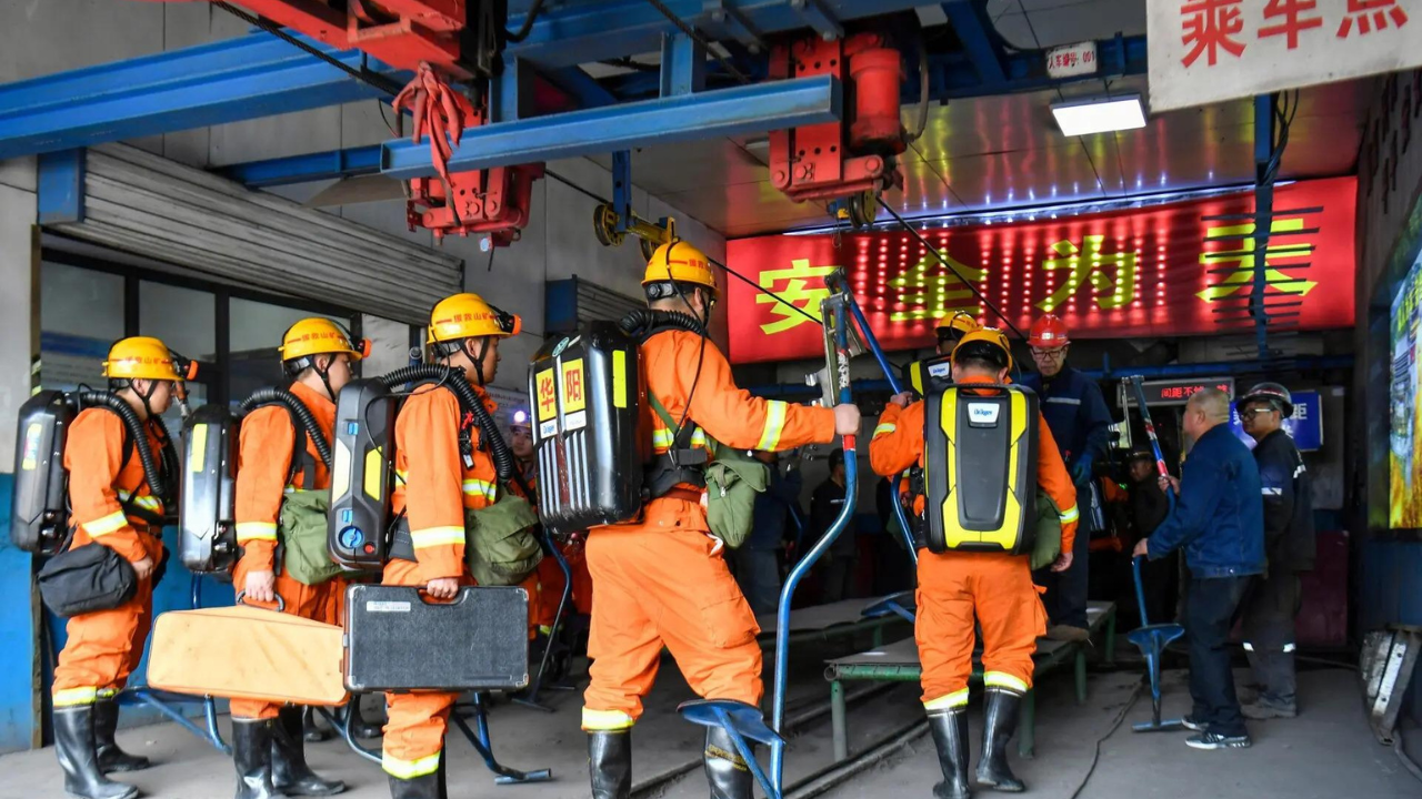 China mine blast: Death toll rises to 90; Beijing orders crackdown as rescue ops continue — top developments