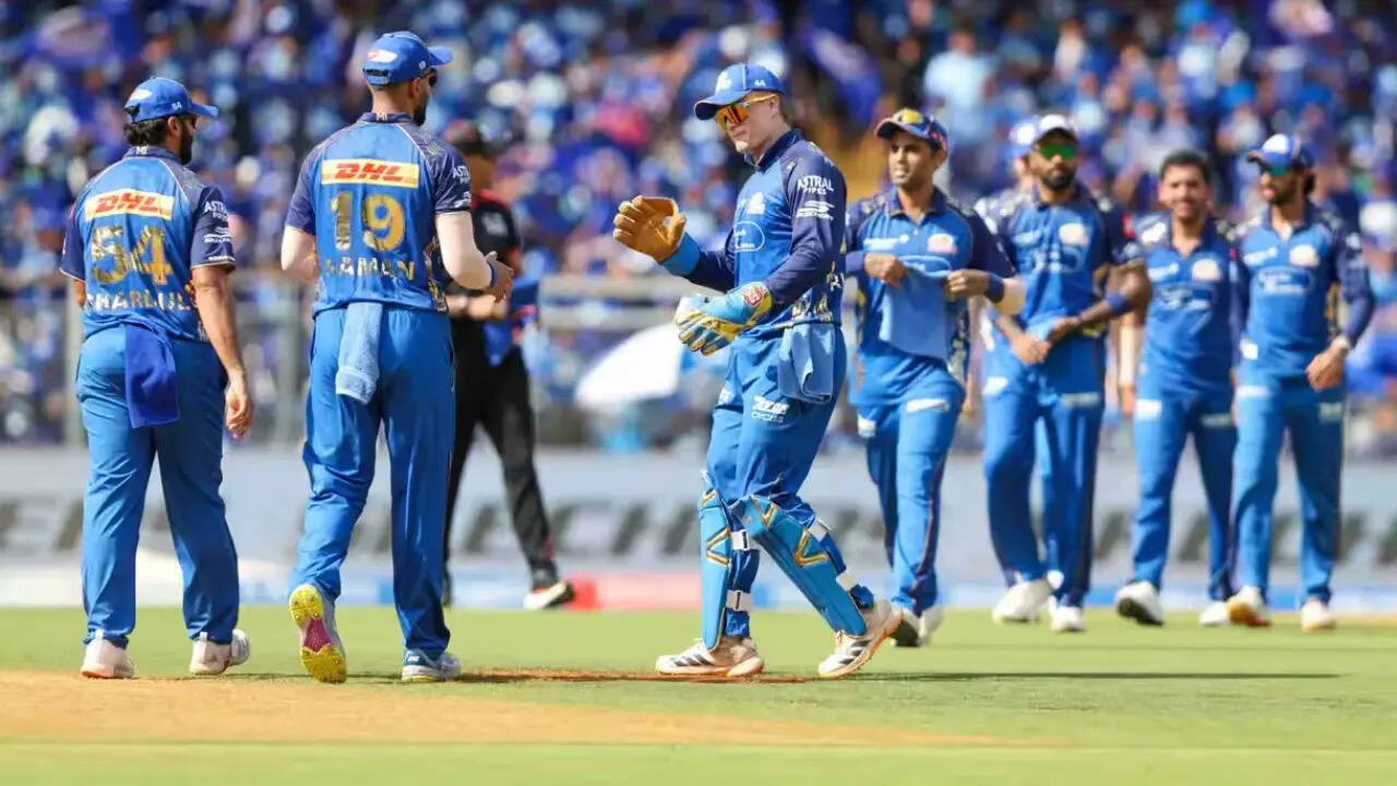 MI vs RR Live: Shanaka leads Rajasthan counter charge against Mumbai after top order fails