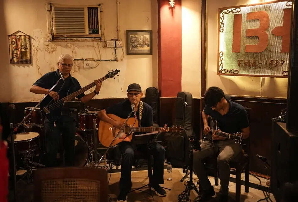 Band Folklore performs in tribute to Bob Dylan on his birthday, bringing his timeless songs to life on stage Screenshot 2026-05-26 114334