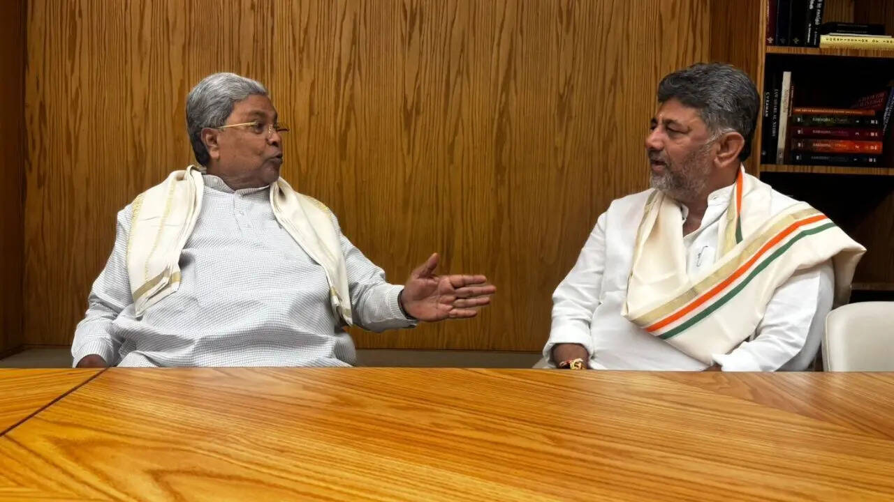 Karnataka power tussle reaches Delhi: Siddaramaiah, DKS holds key meet with Congress top brass