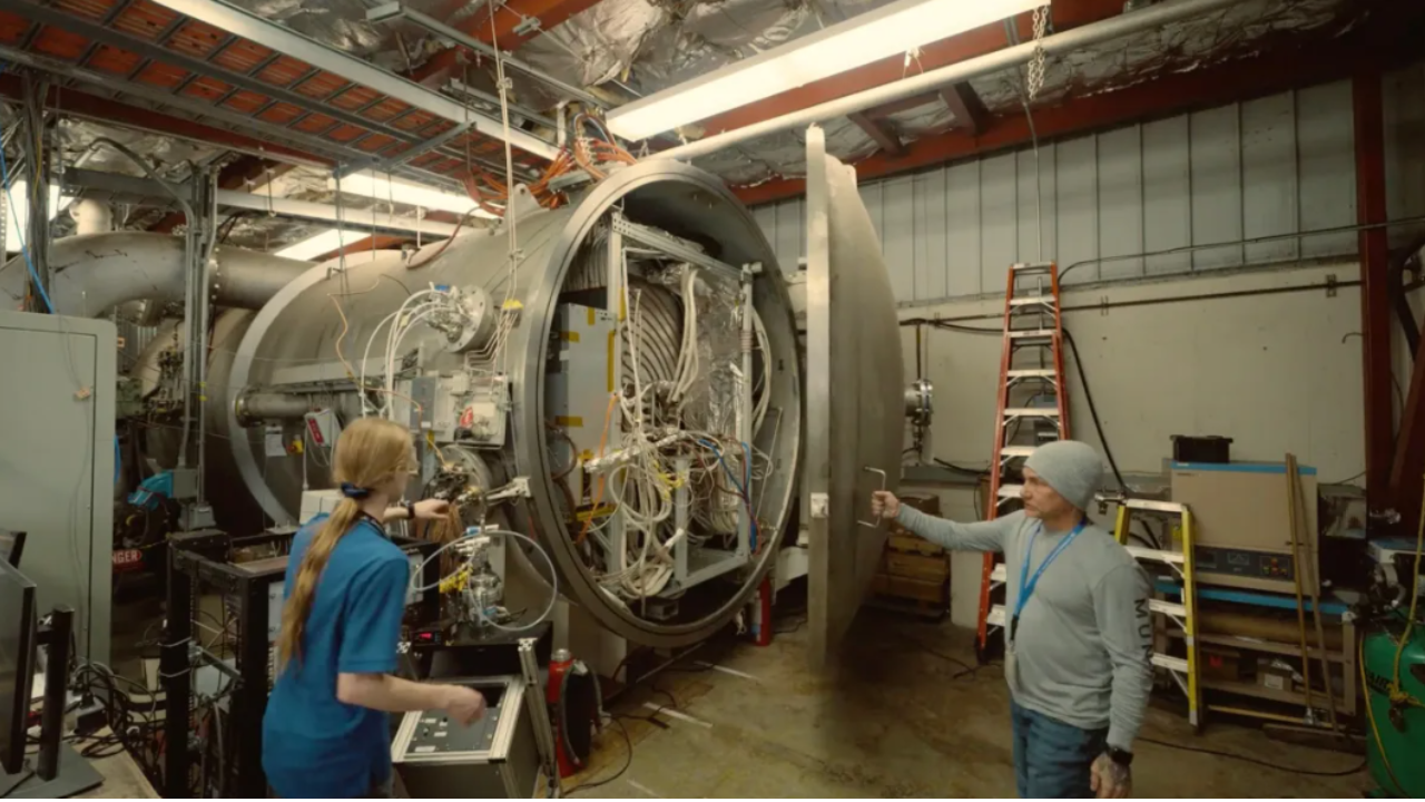 The prototype thruster is enclosed in JPL’s condensable metal propellant (CoMeT) vacuum facility, a unique national asset designed to safely test thrusters using metal-vapor propellants as part of potential megawatt-class electric propulsion systems.