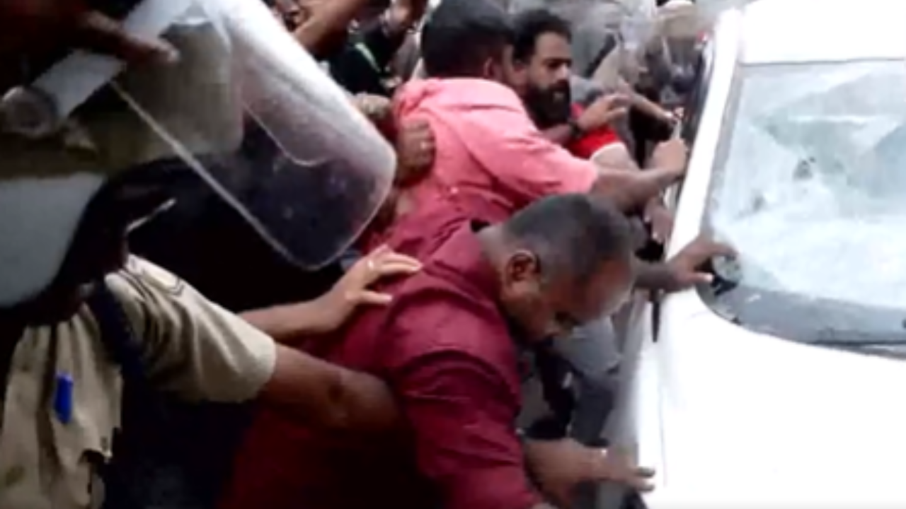 Watch: CPM workers attack ED vehicle during protest amid raids at Kerala ex-CM Vijayans house