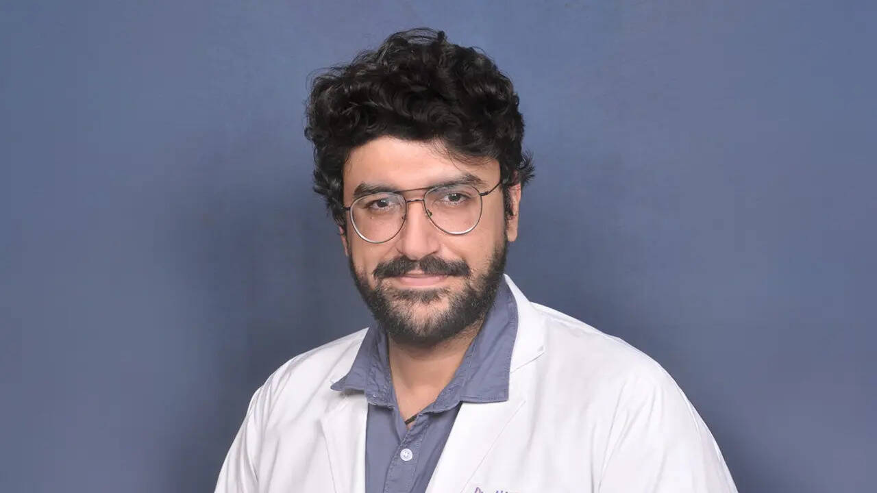 DR.-AKSHAY-MOHAN