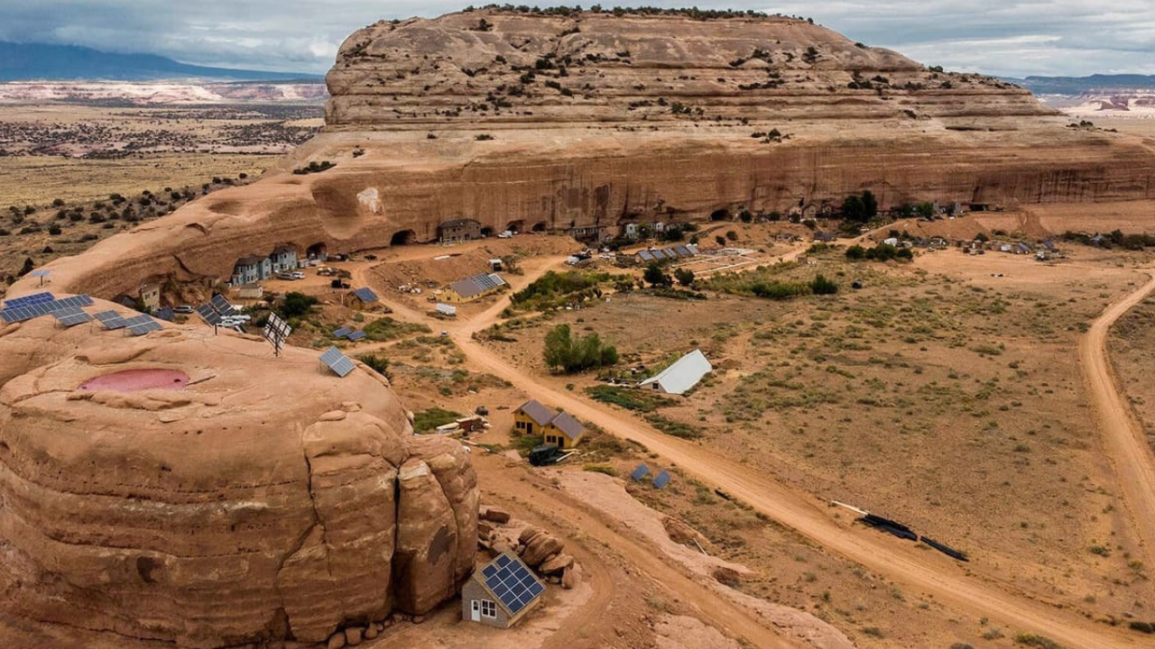 Inside America’s hidden cave city where hundreds of children and families live off-grid inside sandstone cliffs