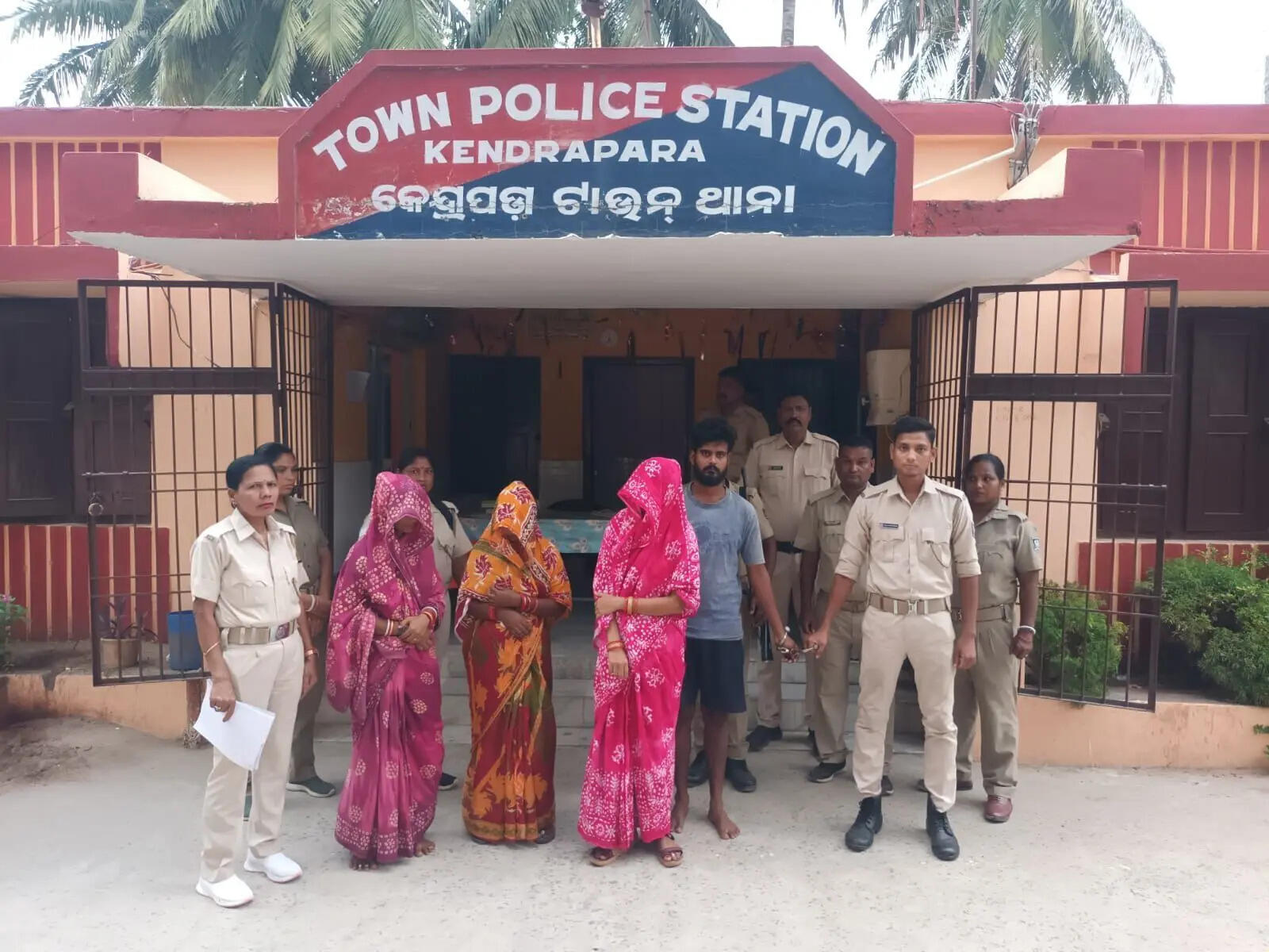 07352e85-51ea-4271-8e35-8bd1f90e4d4c_four_including_three_women_arrested_in_a_murder_case.jpg