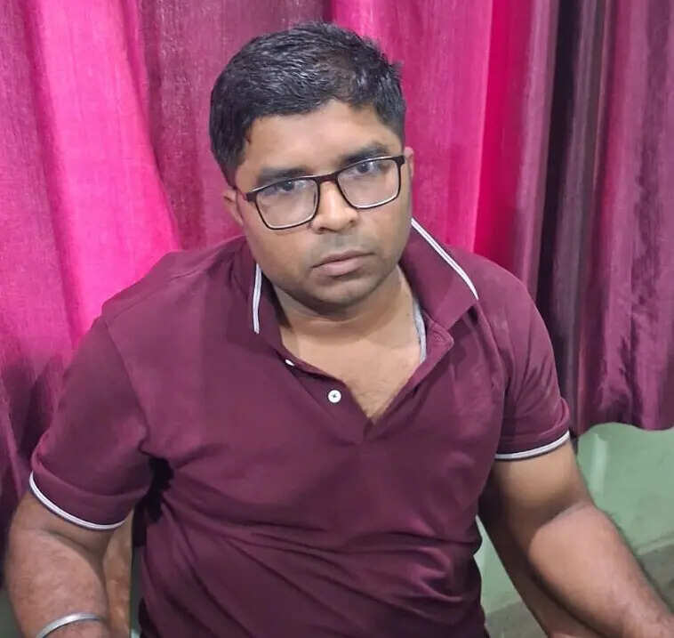Attachment 8685cdc3-d0e6-4a25-8fb2-2665aef3e5c4_27BhuRourkela_photo_arrested_JE_Sumanta_Naik.jpg