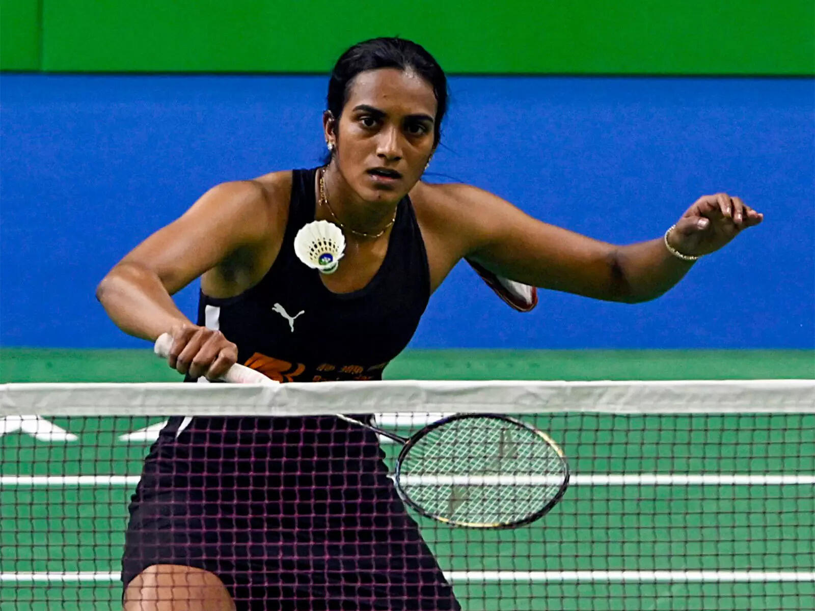 Indian badminton icon PV Sindhu storms into Singapore Open quarterfinals