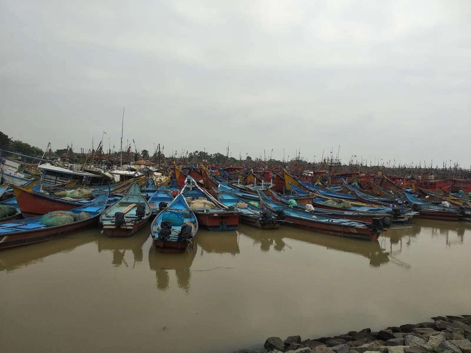 e035ef43-a680-4f37-b9b6-1a3846ad598a_fishing_vessels_moored_at_the_fishing_harbour_at_paradip_due_to_the_two_months_long_fishing_ban.jpg