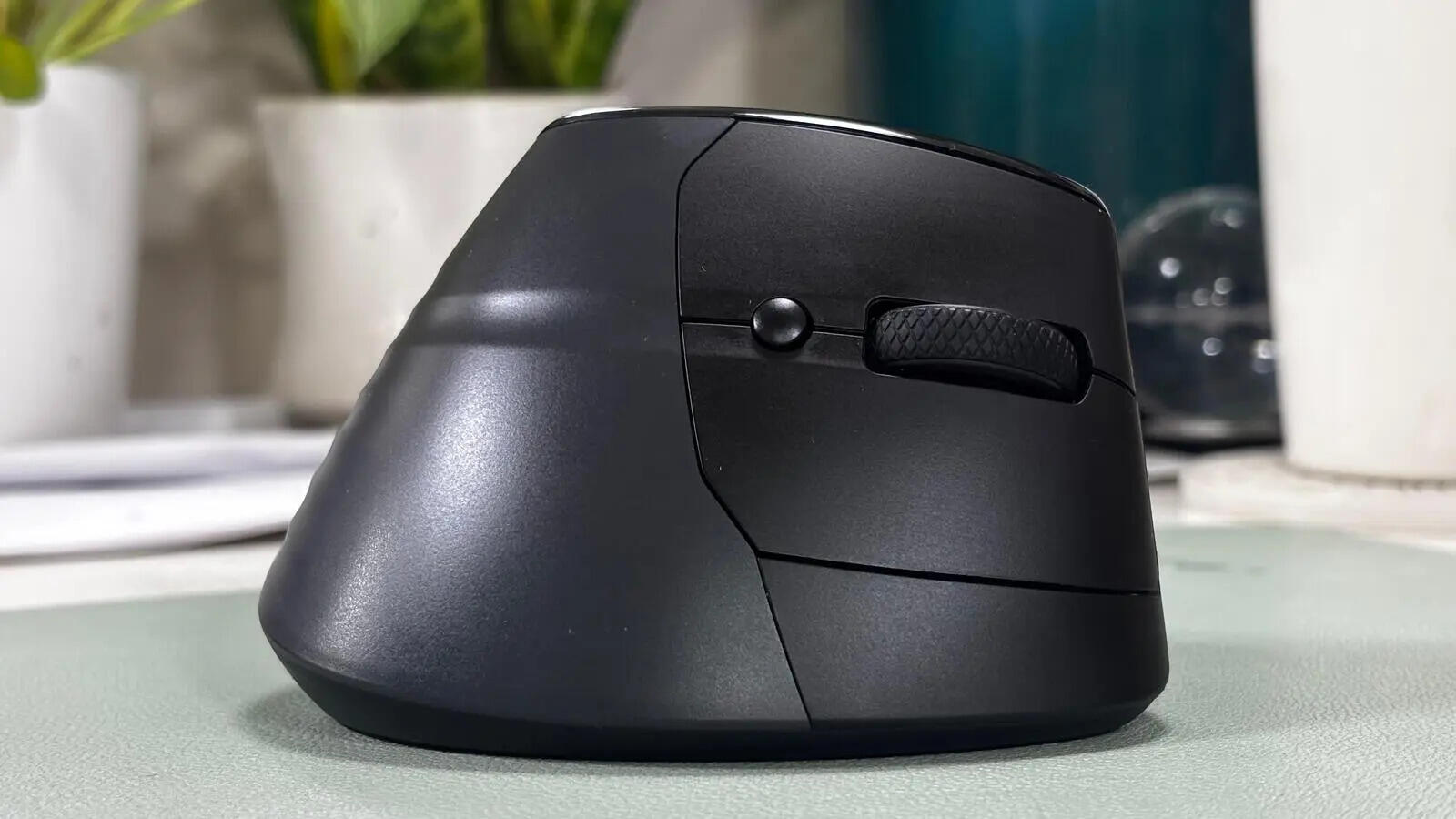 Supports natural hand position