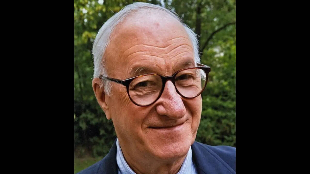 Quote of the day by Canadian-American psychologist Albert Bandura: “Where everyone is responsible, no one is really responsible”