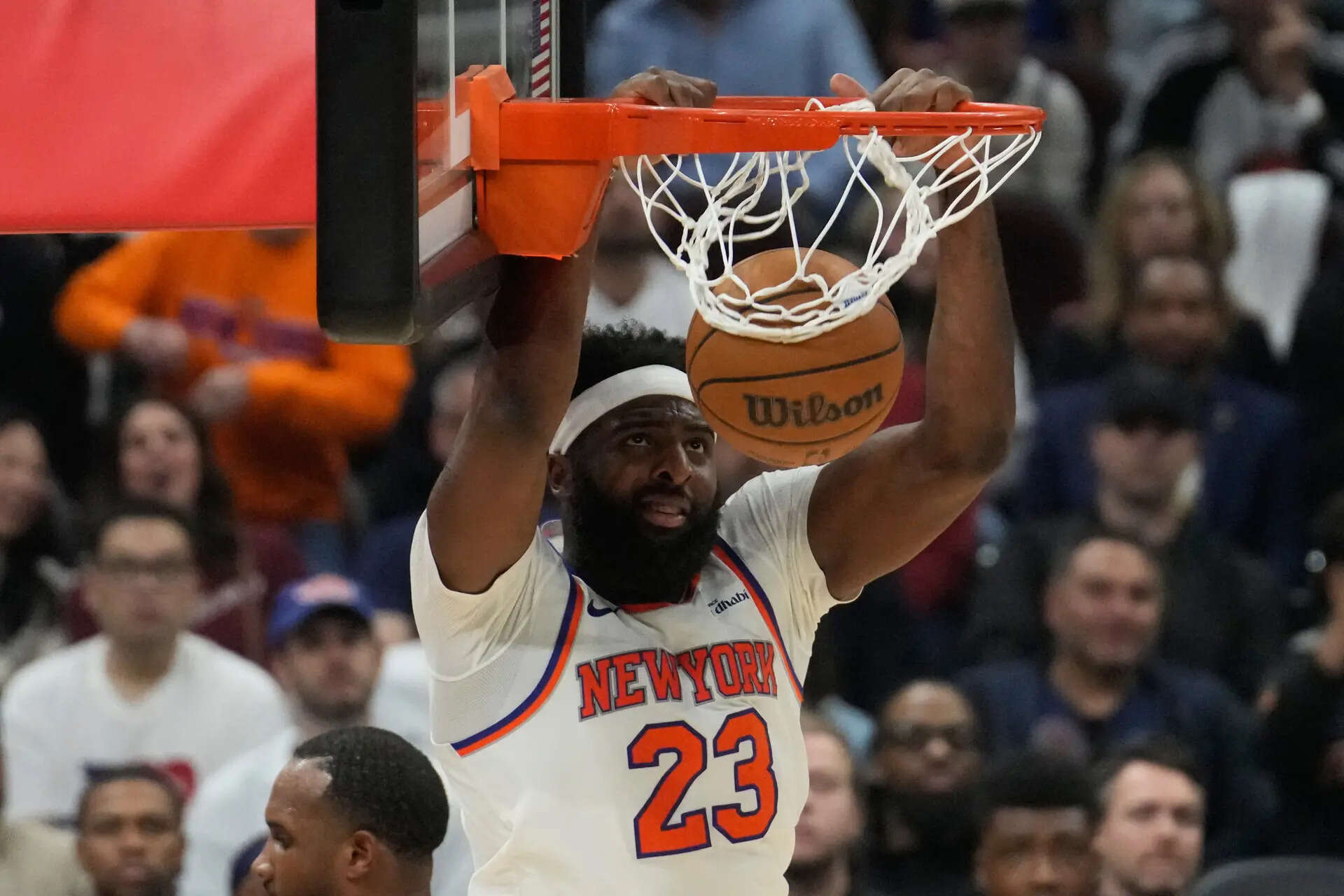 Knicks center Mitchell Robinson has a broken right pinkie finger, AP source says