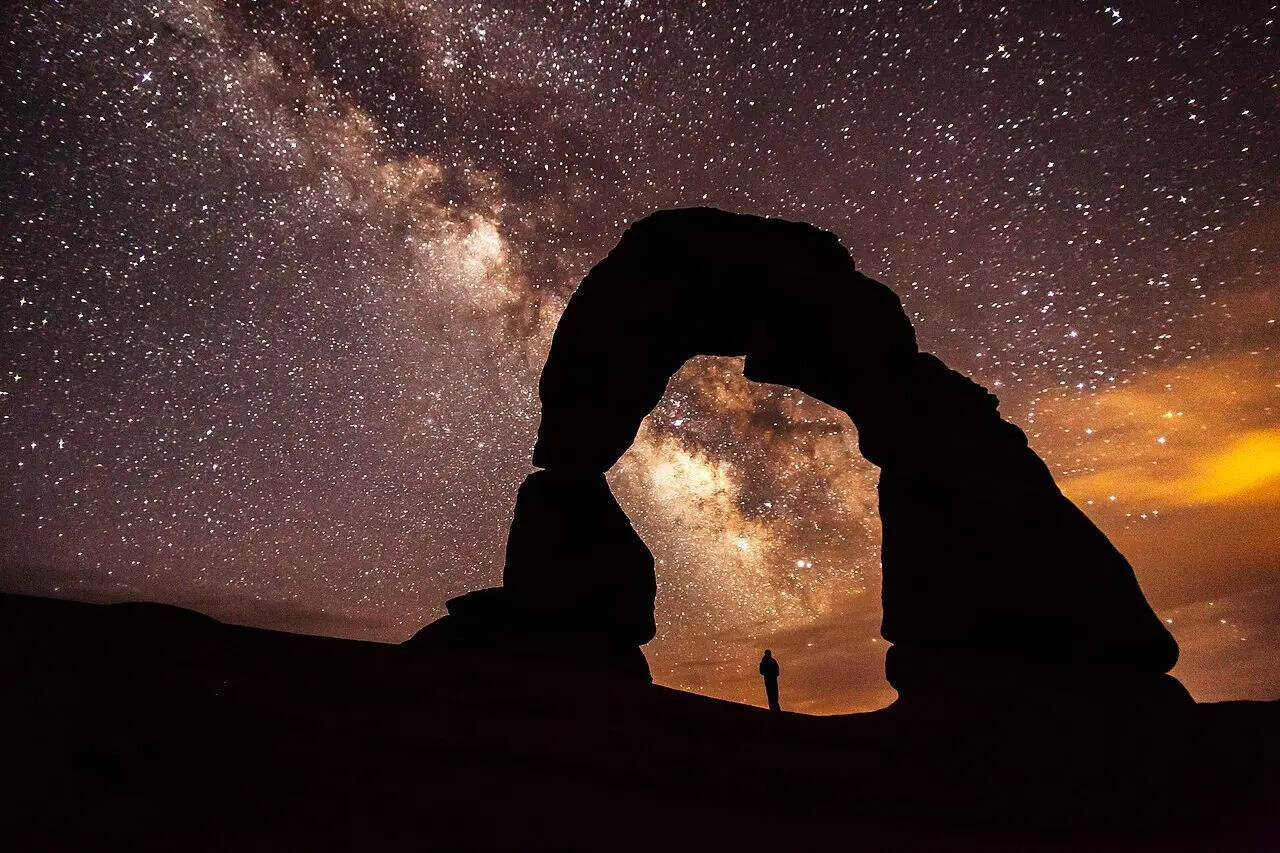 Arches_National_Park_Delicate_Arch_at_night