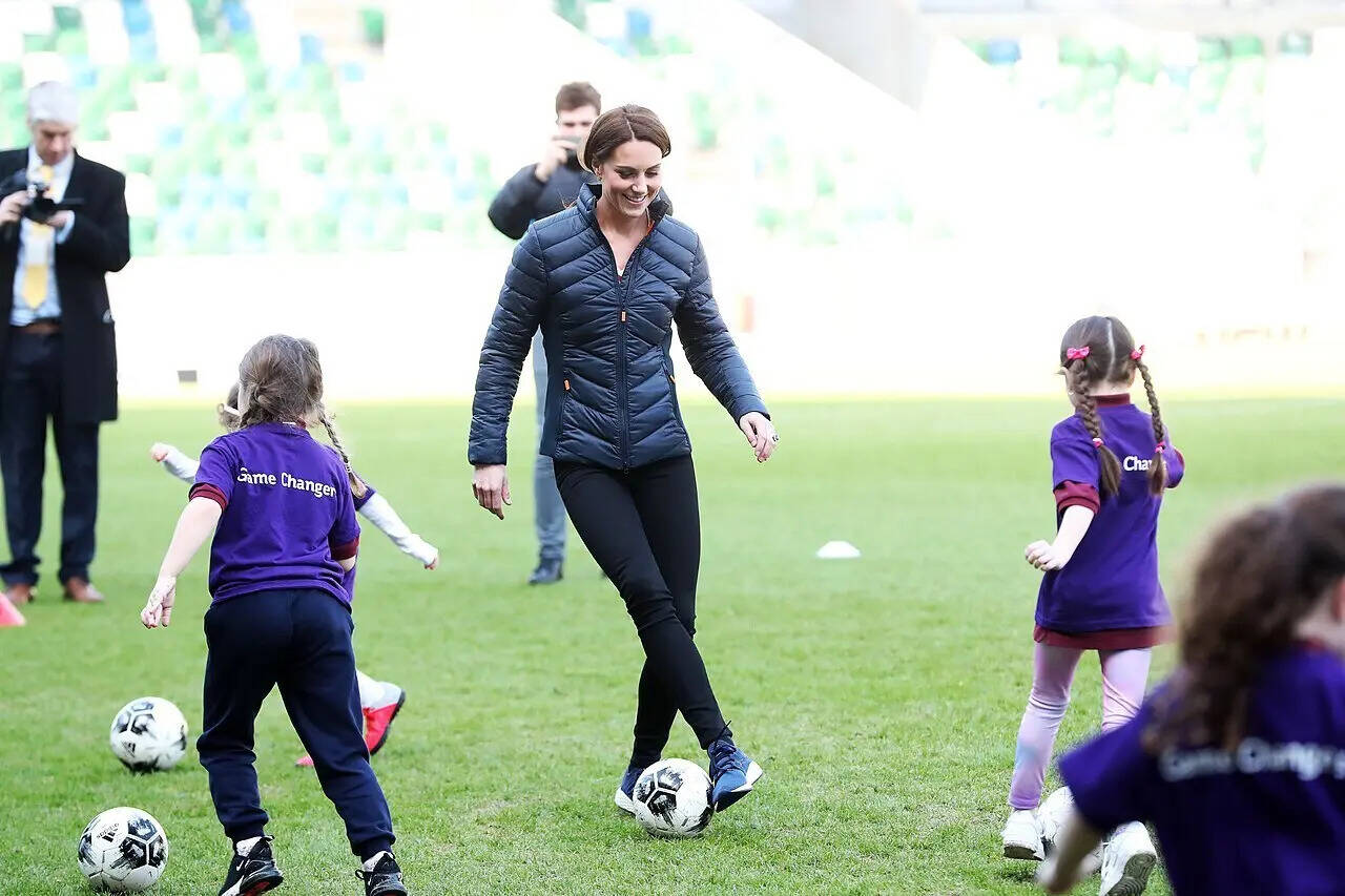 The_Duke_&_Duchess_of_Cambridge_visit_the_National_Stadium_Belfast,_home_of_the_Irish_Football_Association._(46364856685)