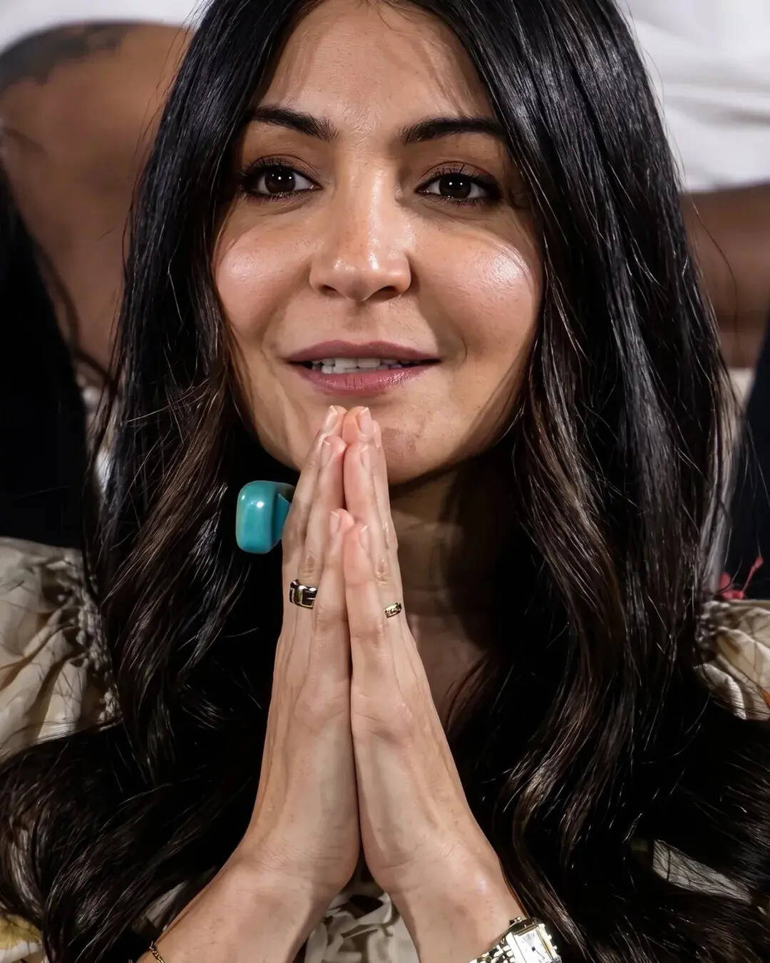 Anushka was spotted with a counter finger ring at qualifier 1  (1)