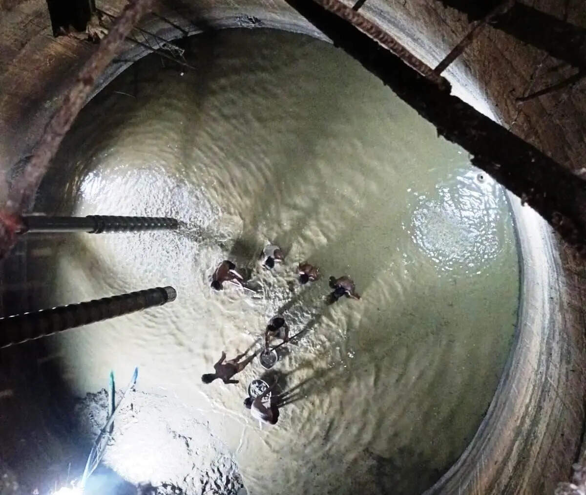 aeb5a4e0-3118-4e21-838d-38d1e88e589d_Madhuban_water_supply_scheme_plant_being_repaired_in_Giridih_2.jpeg