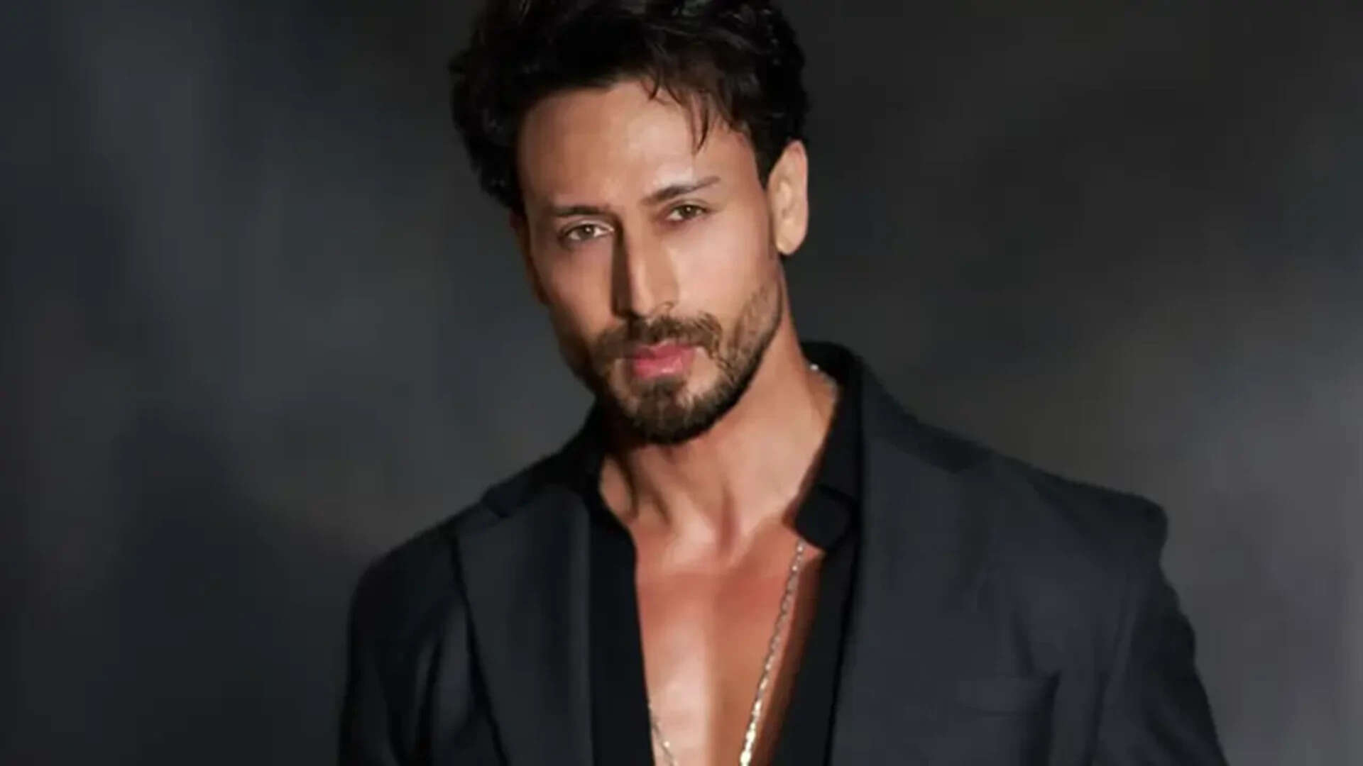 Tiger Shroff wins the internet by crooning cover of Michael Jackson’s song