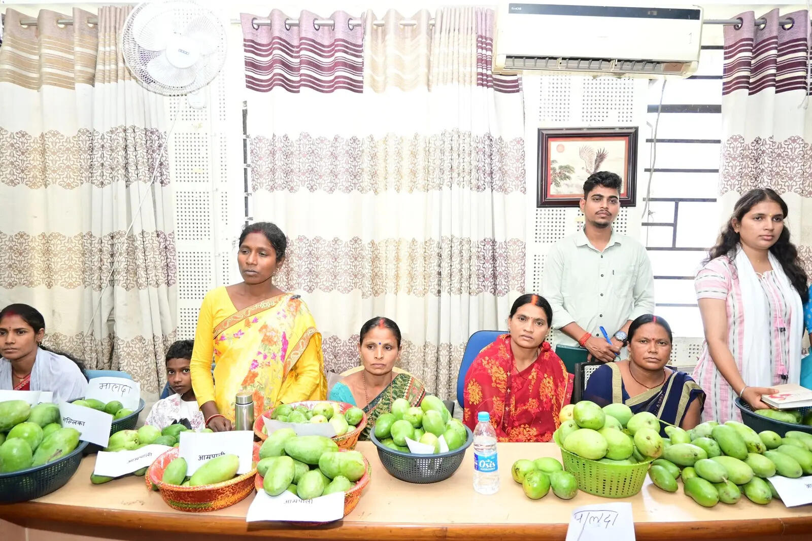 05c6feae-264a-49d1-b8da-42649b5d6f12_District_administration_meeting_with_mango_growers_in_Chatra_on_Saturday.Vishvendu_Jaipuriar.jpg