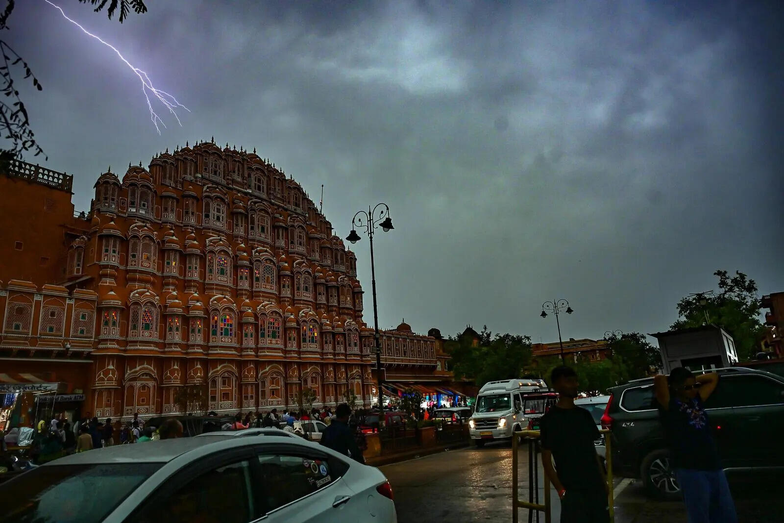 Lightening at Hawa Mahal (Bhagirath).JPG