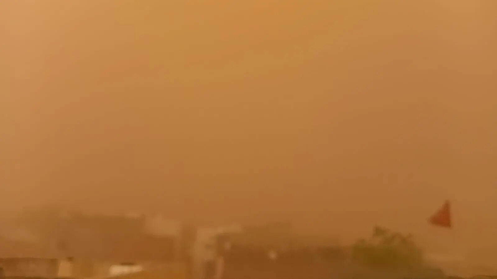Blur Bikaner at 2 pm when a heavy dust storm lashed the town on Saturday.jpeg