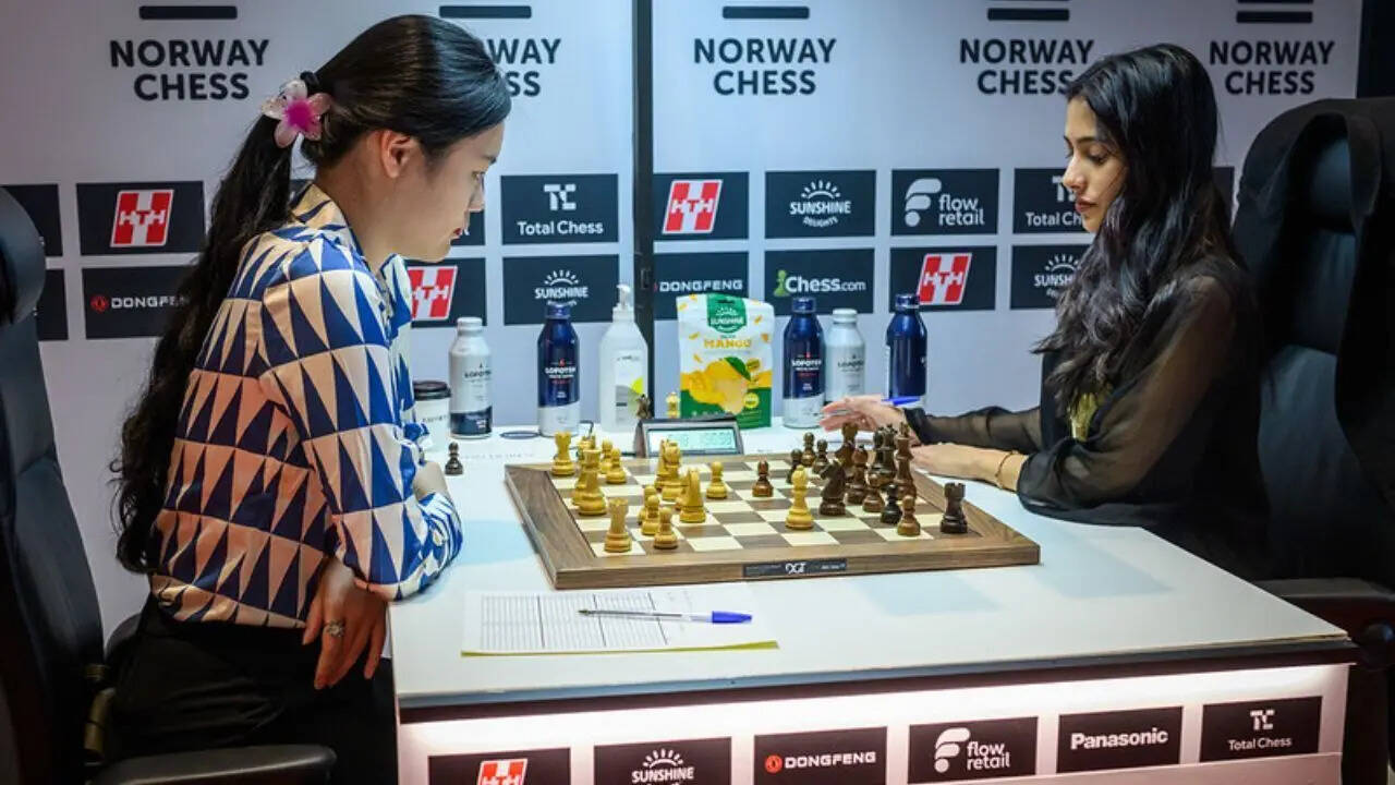 Divya Deshmukh vs Zhu Jiner (Photo by Michal Walusza for Norway Chess)