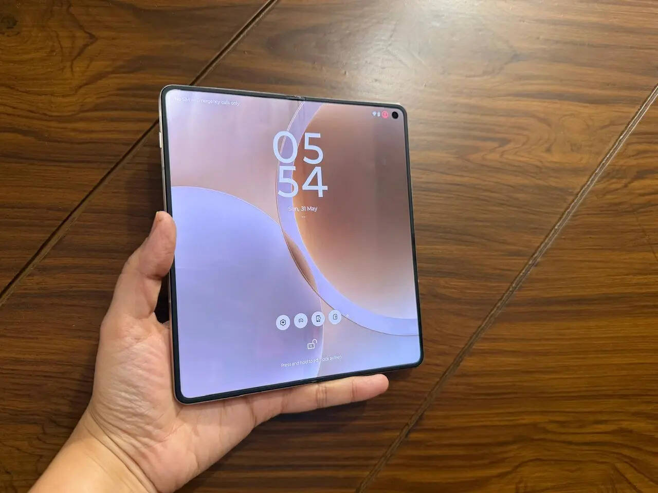 Motorola Razr fold display