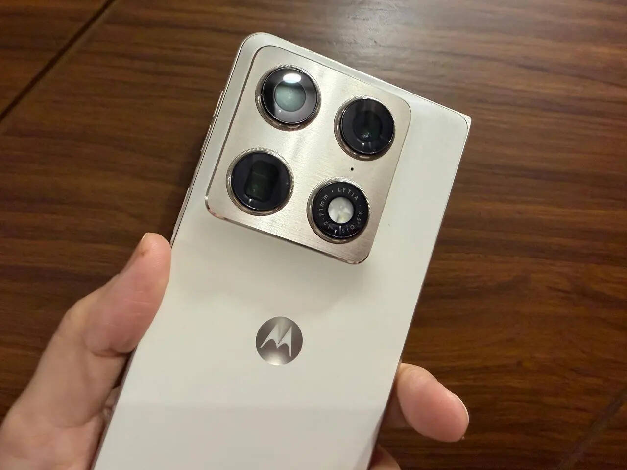 Motorola Razr fold camera