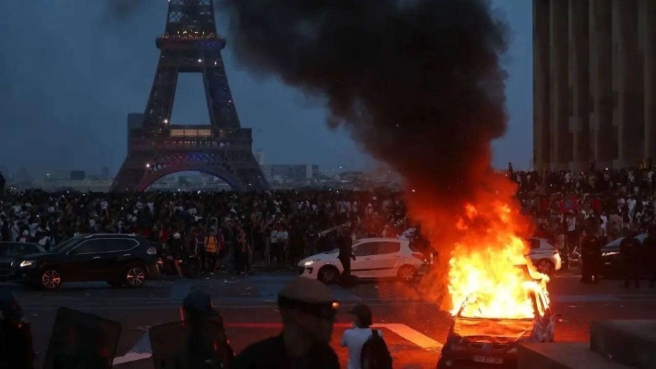 Riots, vandalism, death &amp; 780 arrests: PSG's Champions League win celebrations turn violent across France