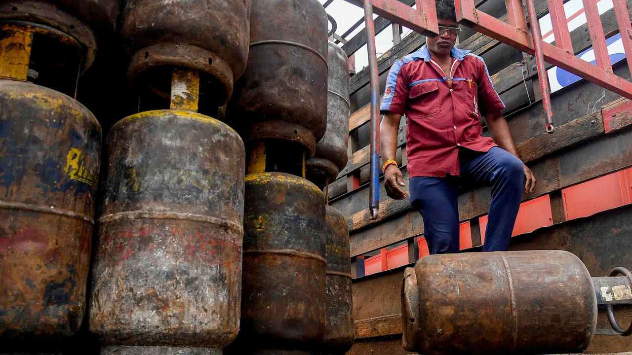Commercial LPG gets costlier: Cylinder sees average hike of Rs 47.75 across cities