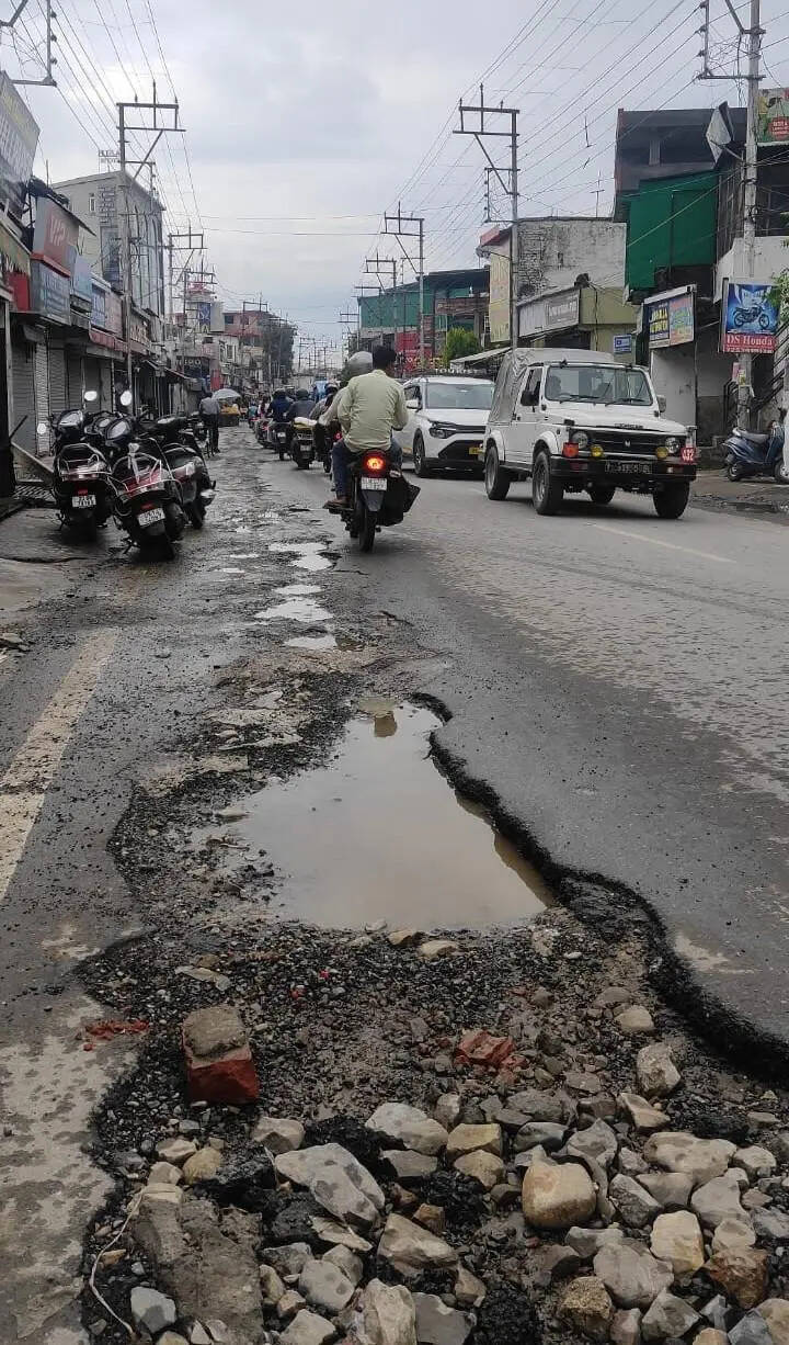 Road Digging at Subhash Road 05.jpeg