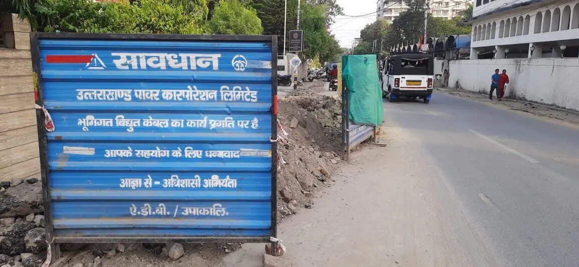 Road Digging at Subhash Road 01.jpeg