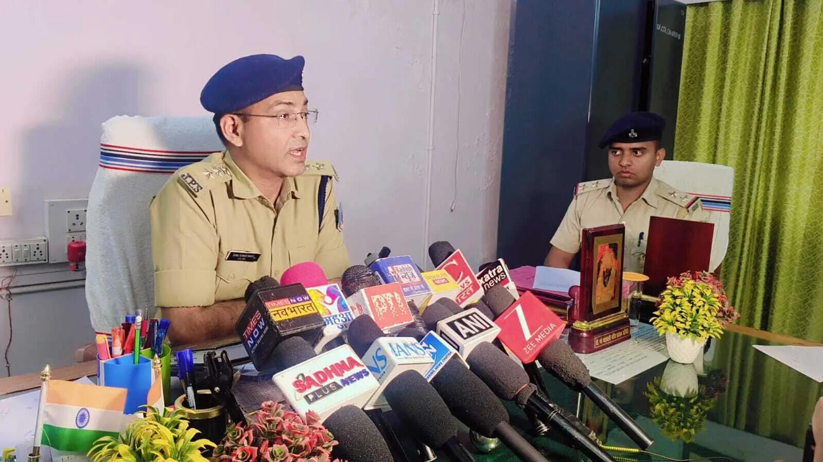 7b9ba017-ecc7-4d3b-a479-c55da6e56225_DSP_Sunil_Kumar_Singh_informed_about_the_recovery_on_Monday.Vishvendu_Jaipuriar.jpg