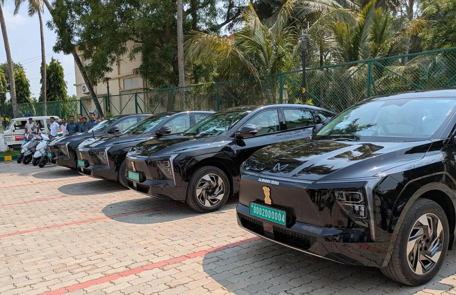 03d1e665-748c-43e5-aec1-e25b38691b35_PHOTO01bhu_FILE_EV_cars_of_Governor_House_1.jpg