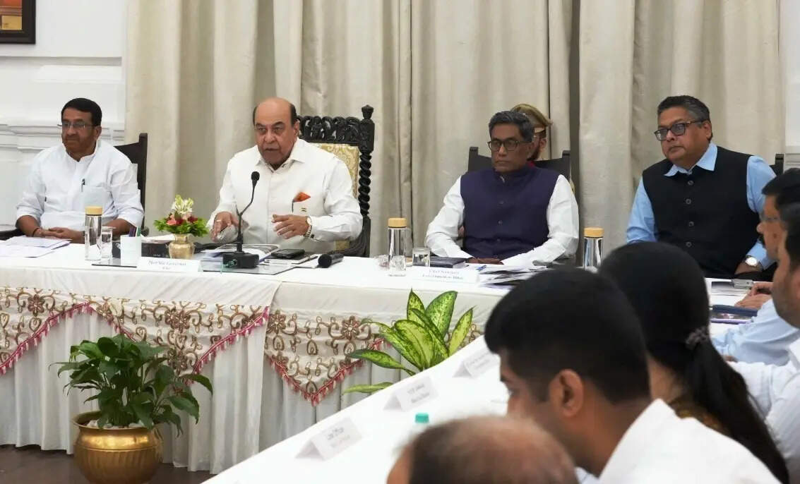 5bdacdec-2706-470a-8958-a70fb1f0119e_The_chancellor_with_higher_education_minister_chief_secretary_and_governors_principal_secretary_at_Lok_Bhawan_on_Monday_hief_m.jpg