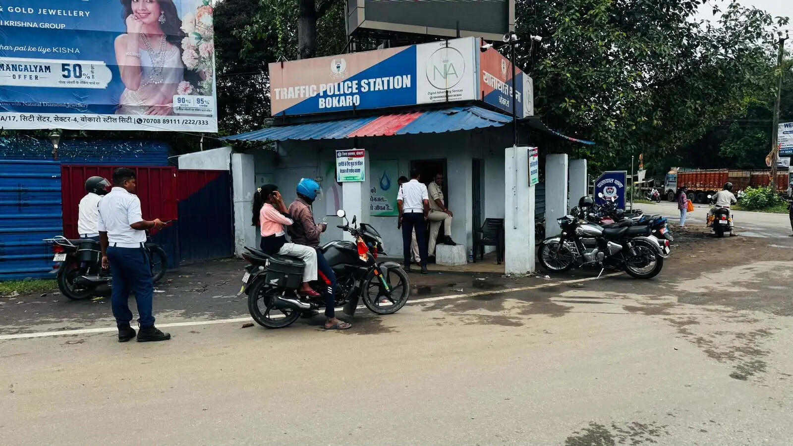 5fdaadc0-b208-4ab5-83c9-32240f9be3cd_bokaro_road_and_police_patrolling_2.jpeg