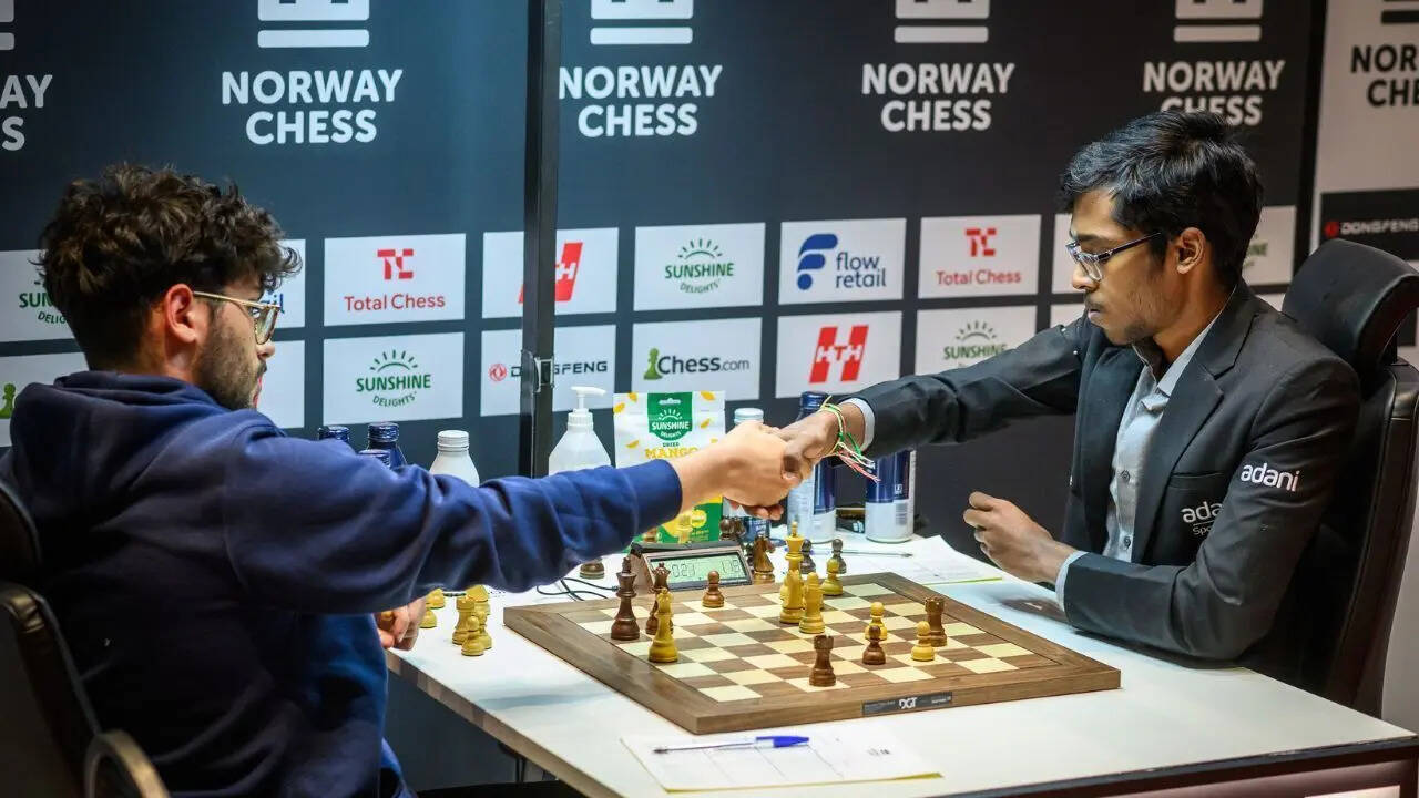 R Praggnanandhaa vs Alireza Firouzja (Photo by Michal Walusza for Norway Chess)