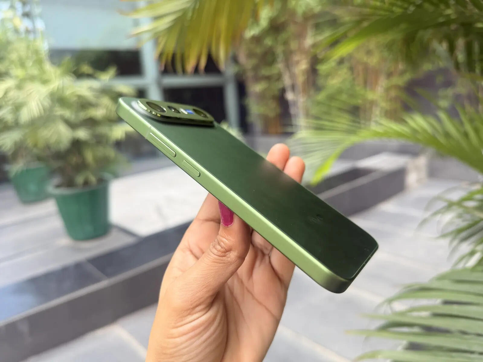 Vivo X300 FE design