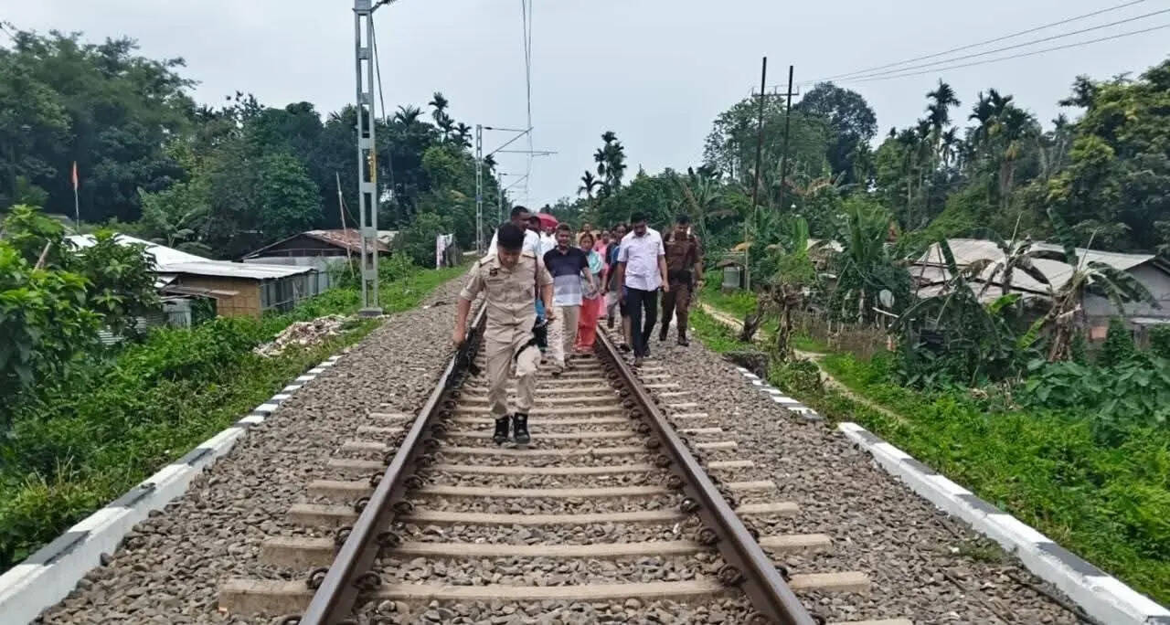 7b7732e4-2153-4396-a9a9-6c612edf9346_MLA_inspection_railway_crossing_.jpg