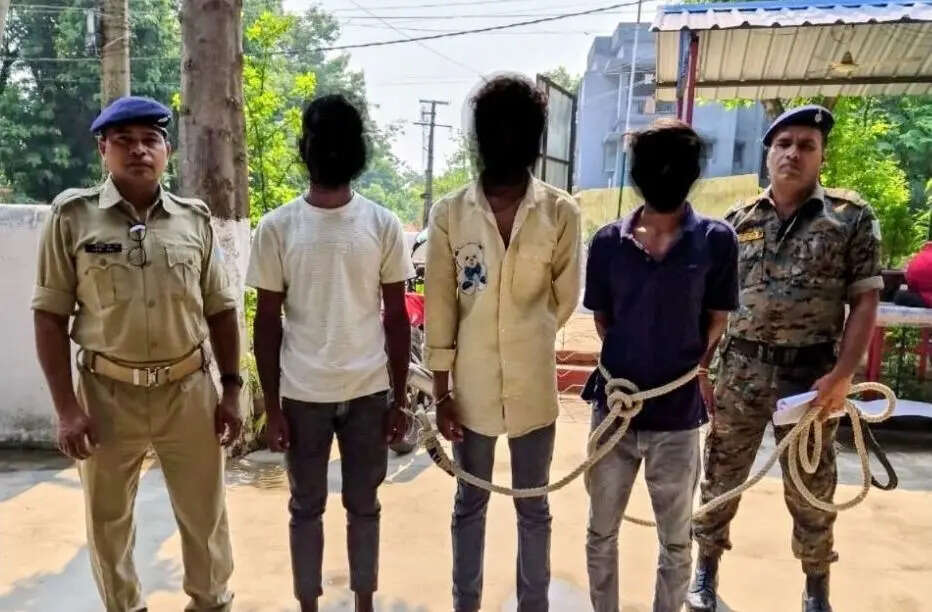 40ff96f8-eb10-480c-85d8-dc0d638fb985_bokaro-police-arrest_3.jpg