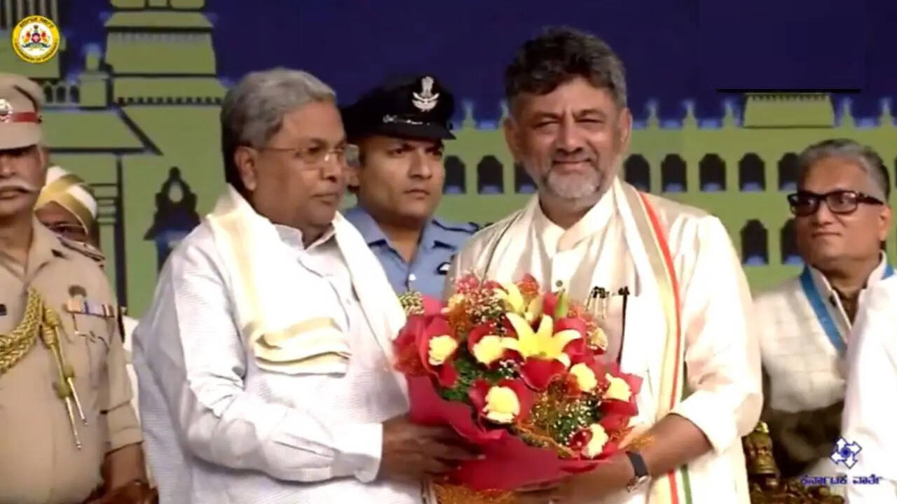 Karnataka gets new CM: Congress puts up united front as DK Shivakumar takes oath with Siddaramaiah on stage