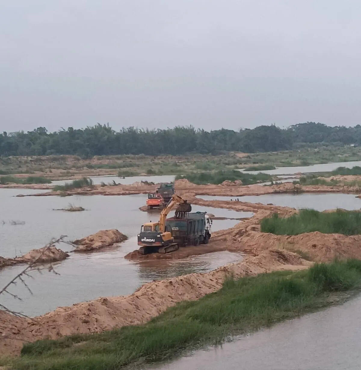 a005d0a4-62e8-4ed1-ade4-1ad56bdc40ab_Extraction_of_sand_from_RushikulyaRiver_bed_under_Purushottampur_Tehsil_in_Ganjam_district.jpg
