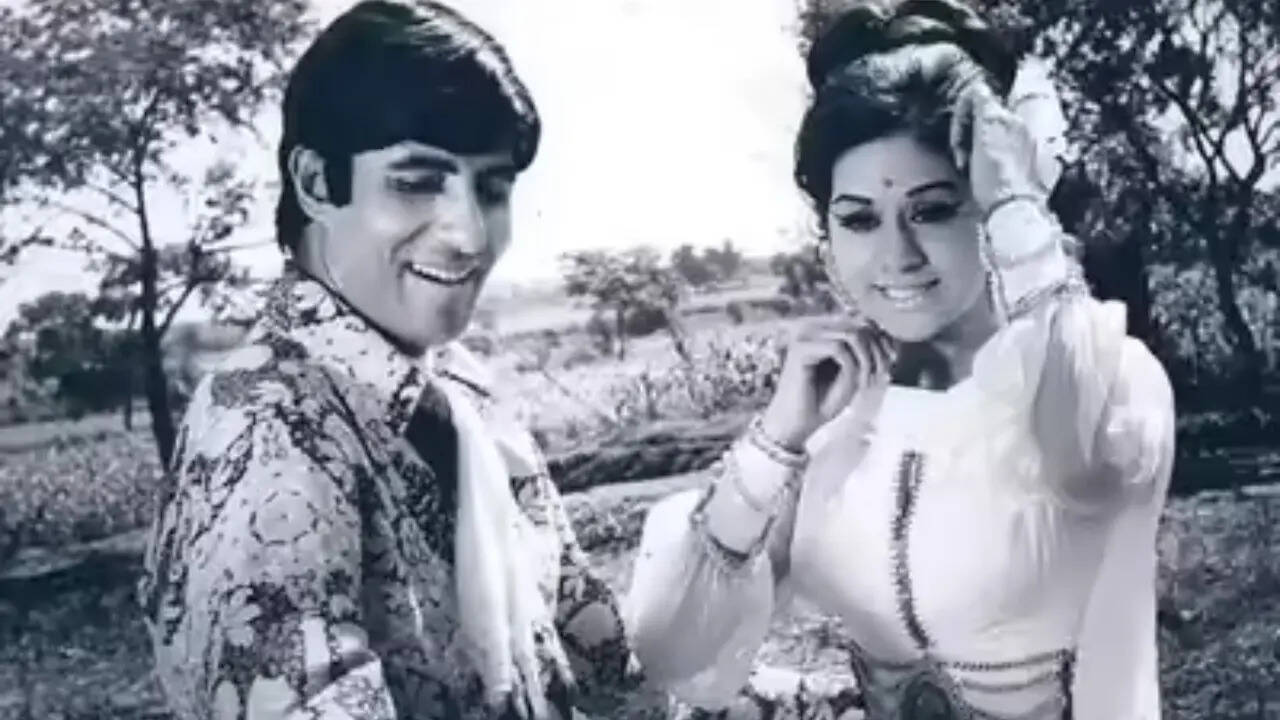 From Bachchan's heroine to doing item song for Rs 2500, Aruna recalls her journey